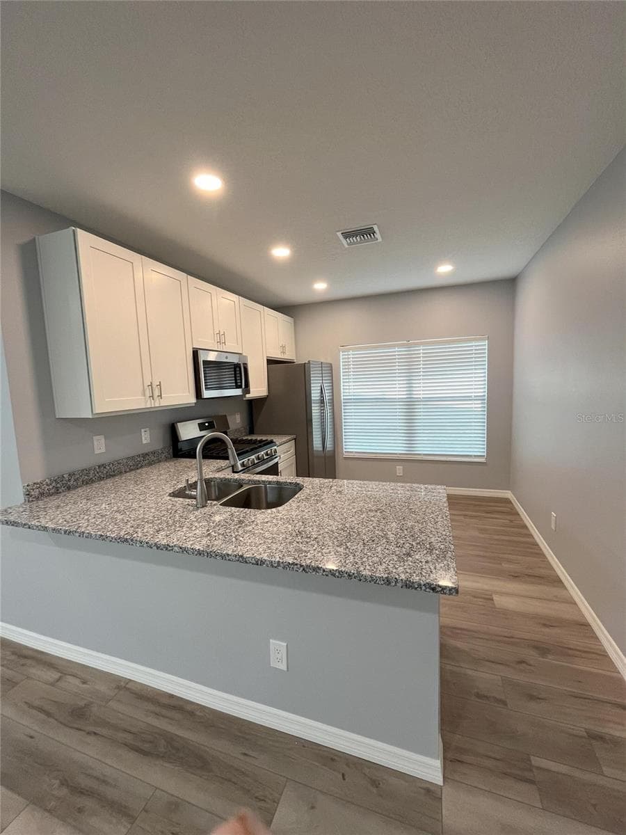 Single Family Residence at 3304 SUMMER ISLAND CT, VALRICO, photo 3 of 12