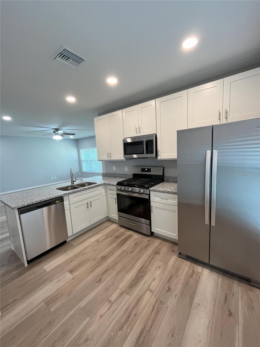 Single Family Residence at 3304 SUMMER ISLAND CT, VALRICO, photo 4 of 12