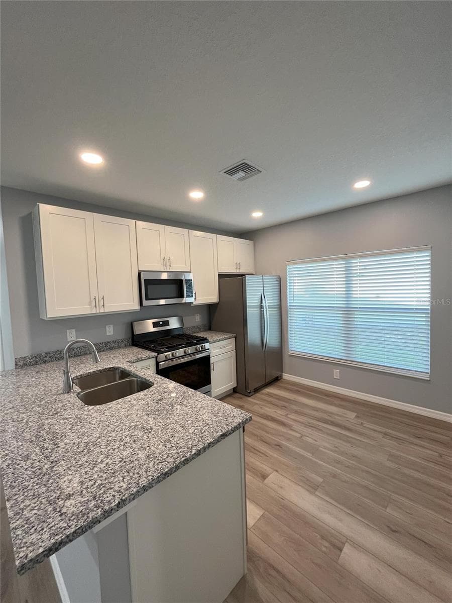 Single Family Residence at 3304 SUMMER ISLAND CT, VALRICO, photo 5 of 12