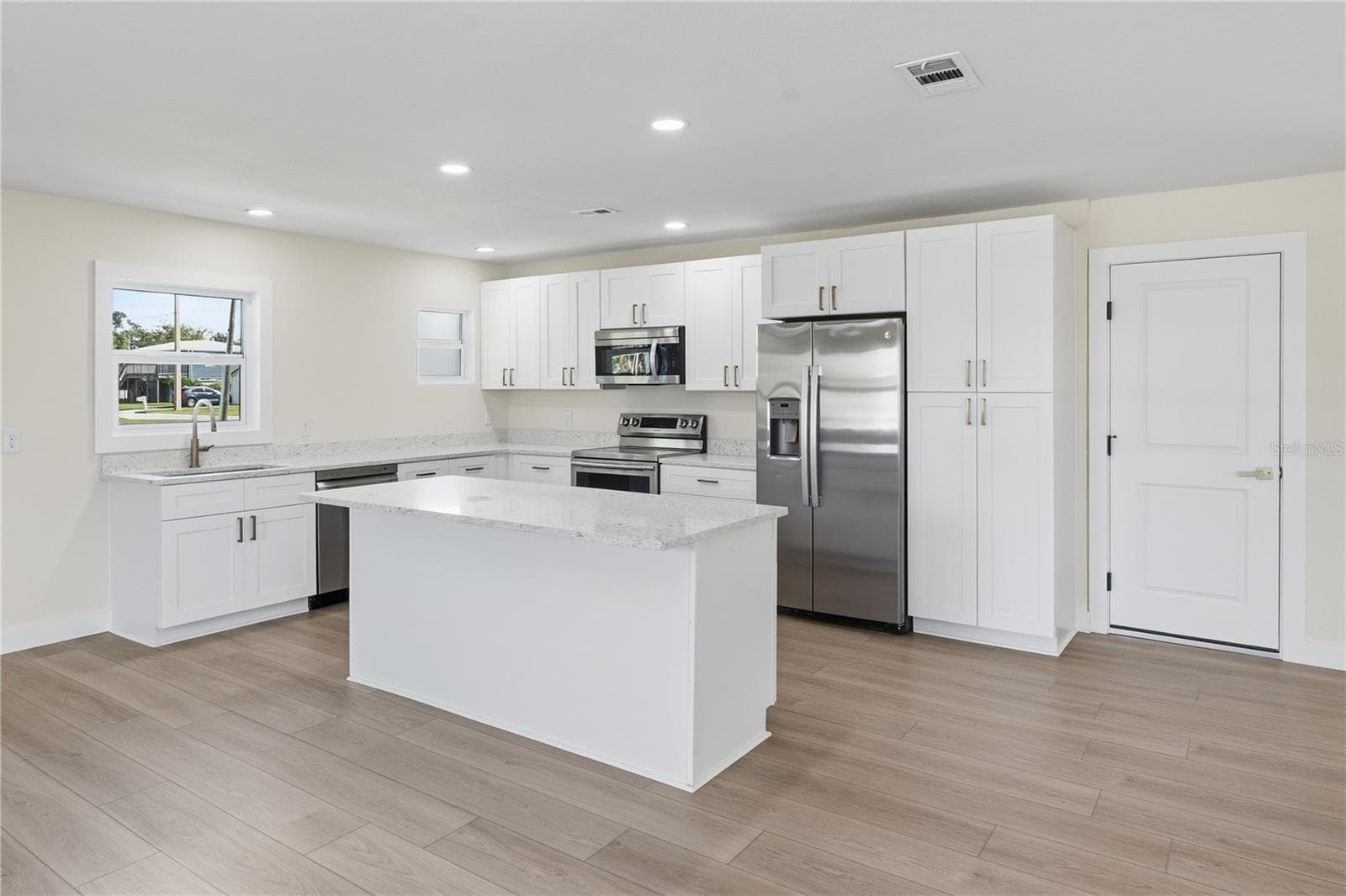 KITCHEN - 7507 MAKO DR, HUDSON