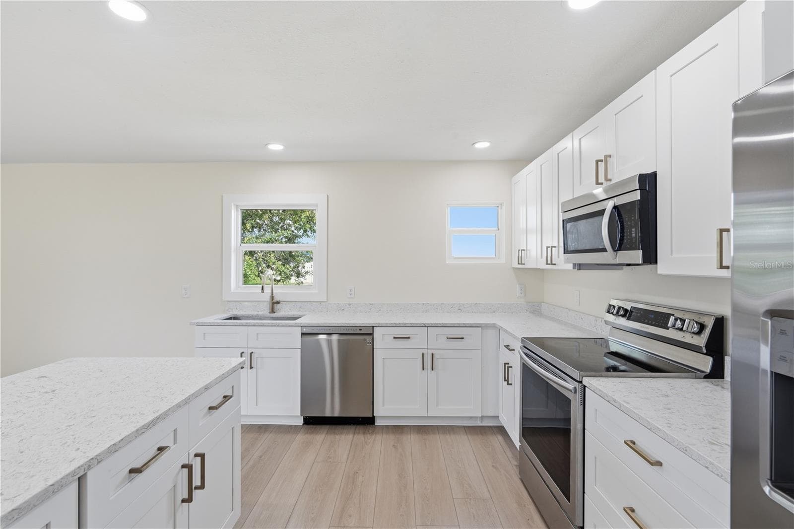 NEW APPLIANCES INCLUDED - 7507 MAKO DR, HUDSON