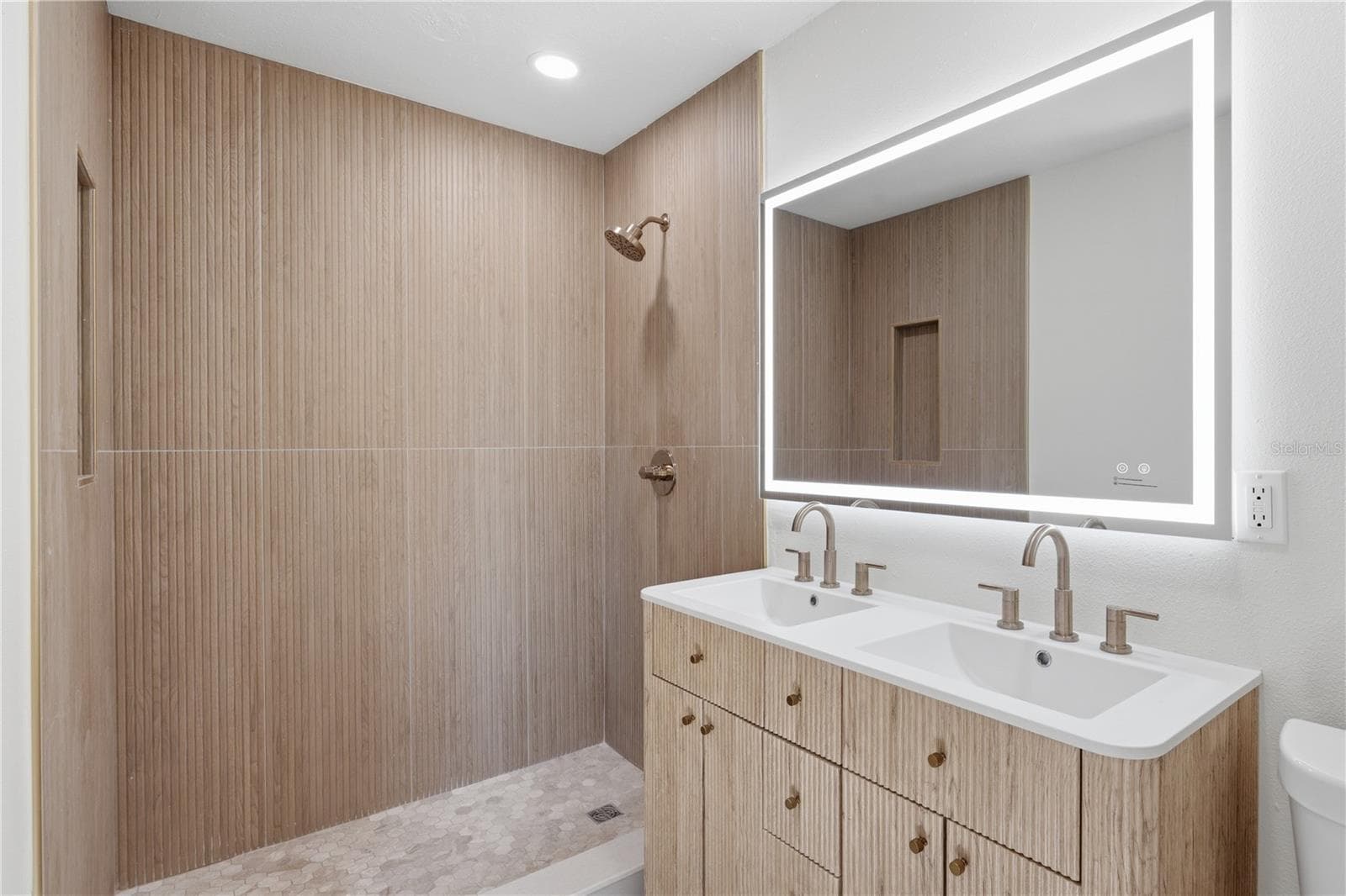 MAIN BATH - 7507 MAKO DR, HUDSON