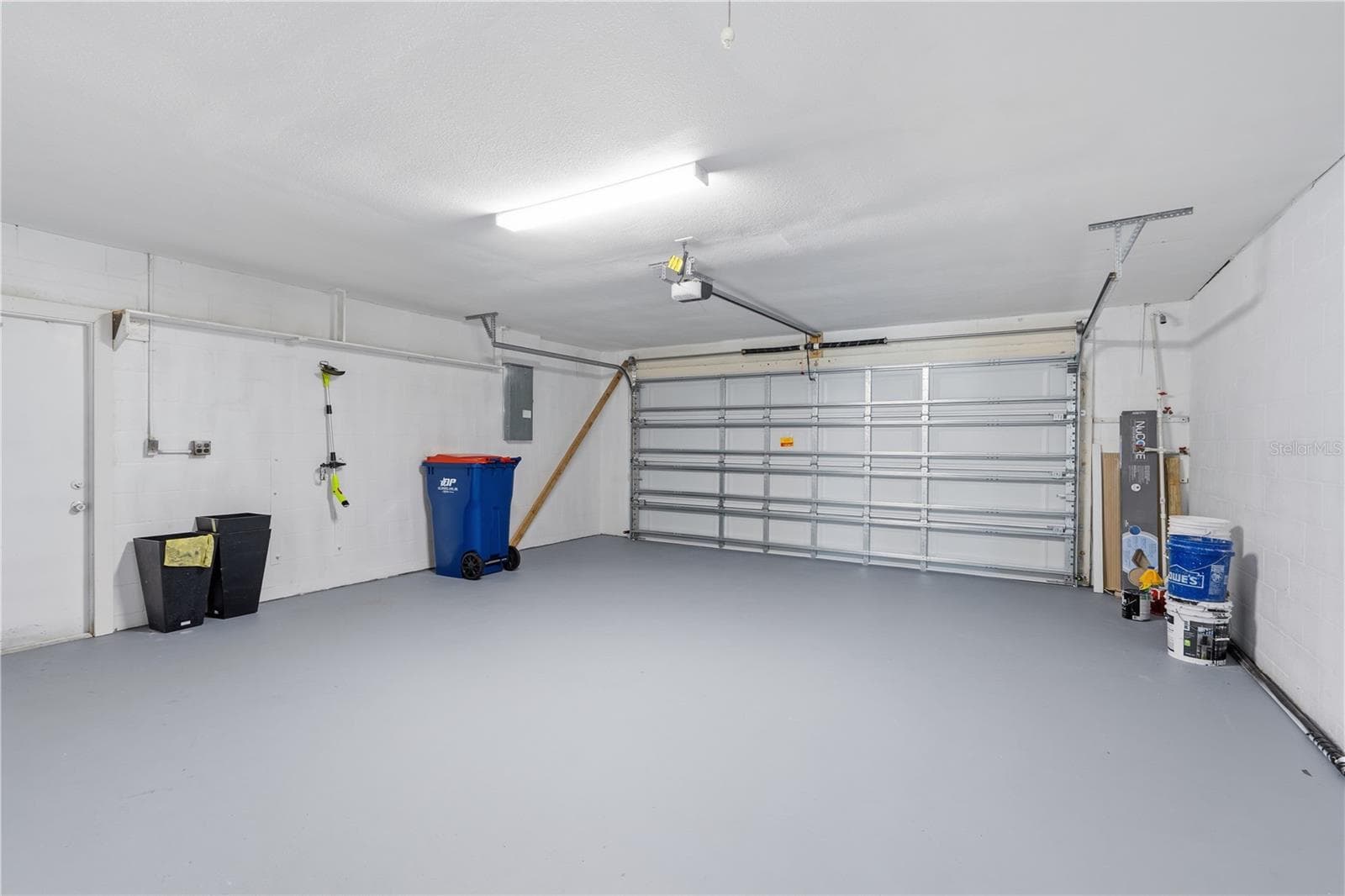 GARAGE - 7507 MAKO DR, HUDSON