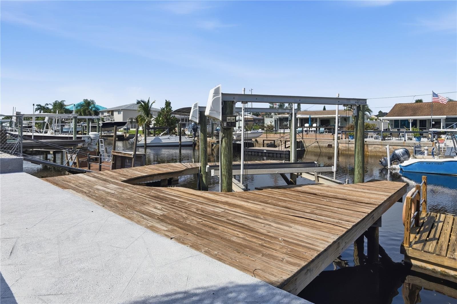 BOAT LIFT - 7507 MAKO DR, HUDSON