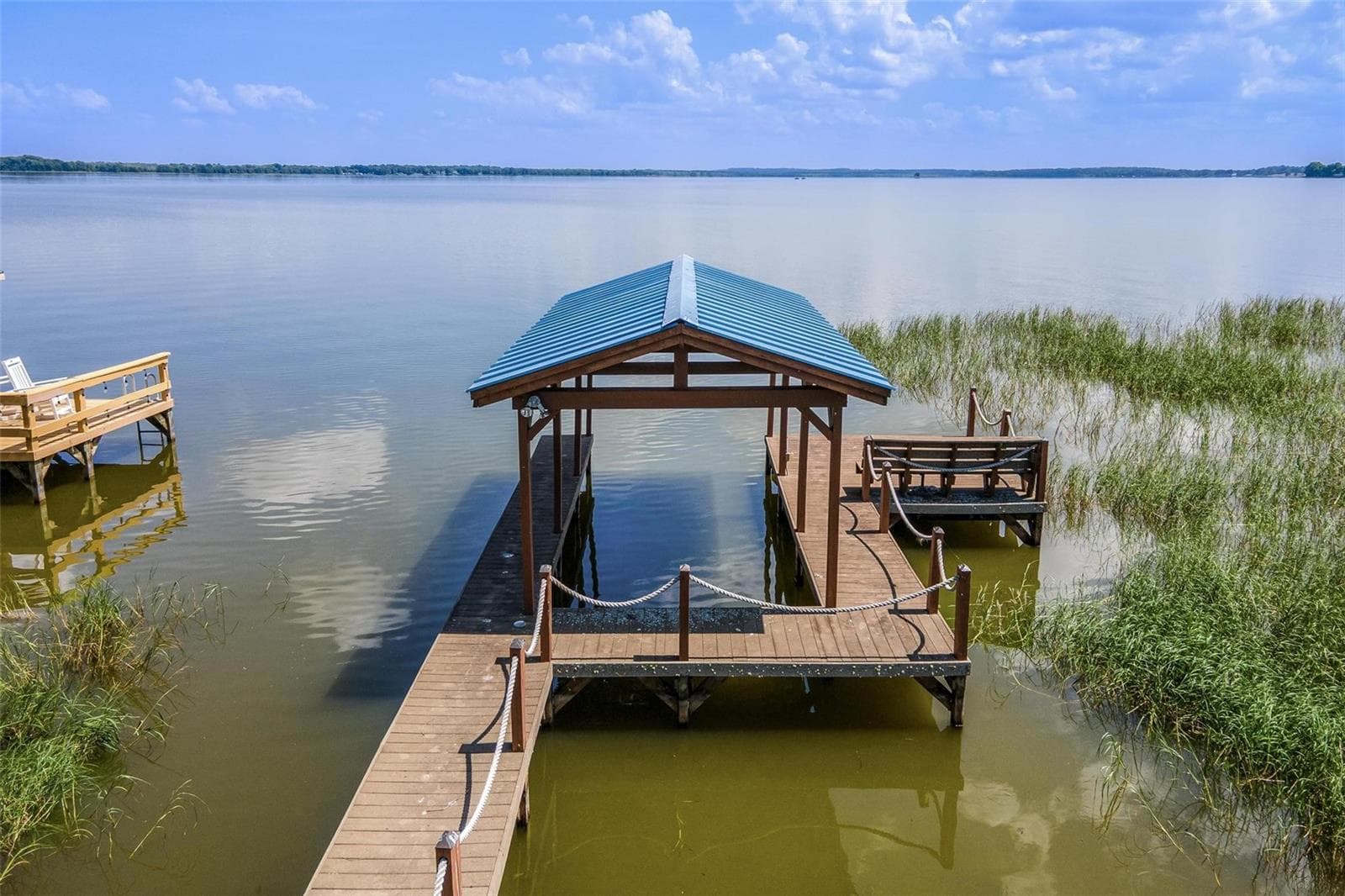 Boat house on little lake Harris - 6274 SAILBOAT AVE, TAVARES