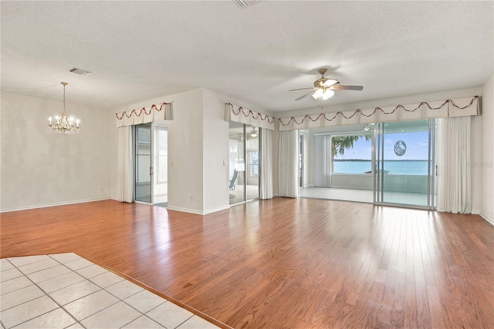 Living room - 6274 SAILBOAT AVE, TAVARES