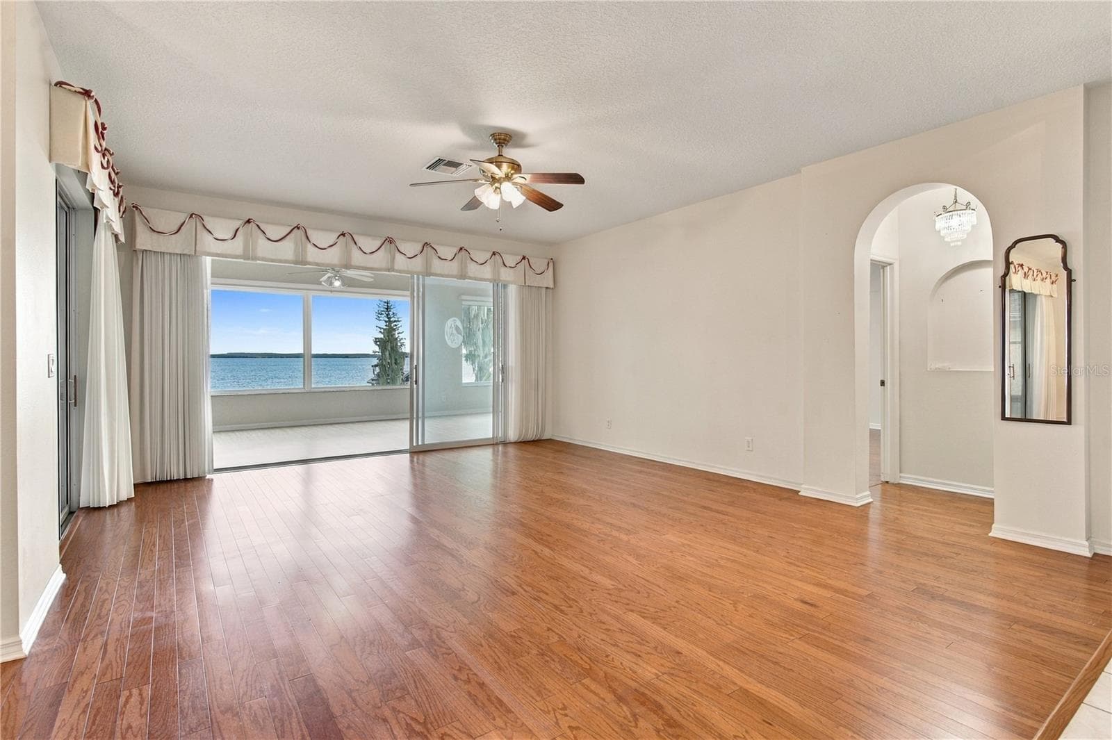 Laminated wood floors - 6274 SAILBOAT AVE, TAVARES