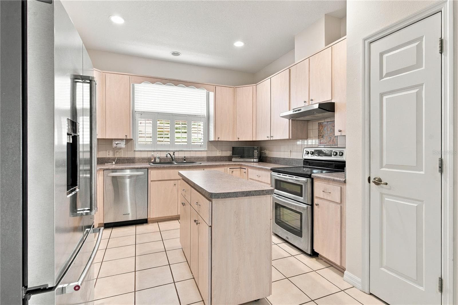 Kitchen - 6274 SAILBOAT AVE, TAVARES