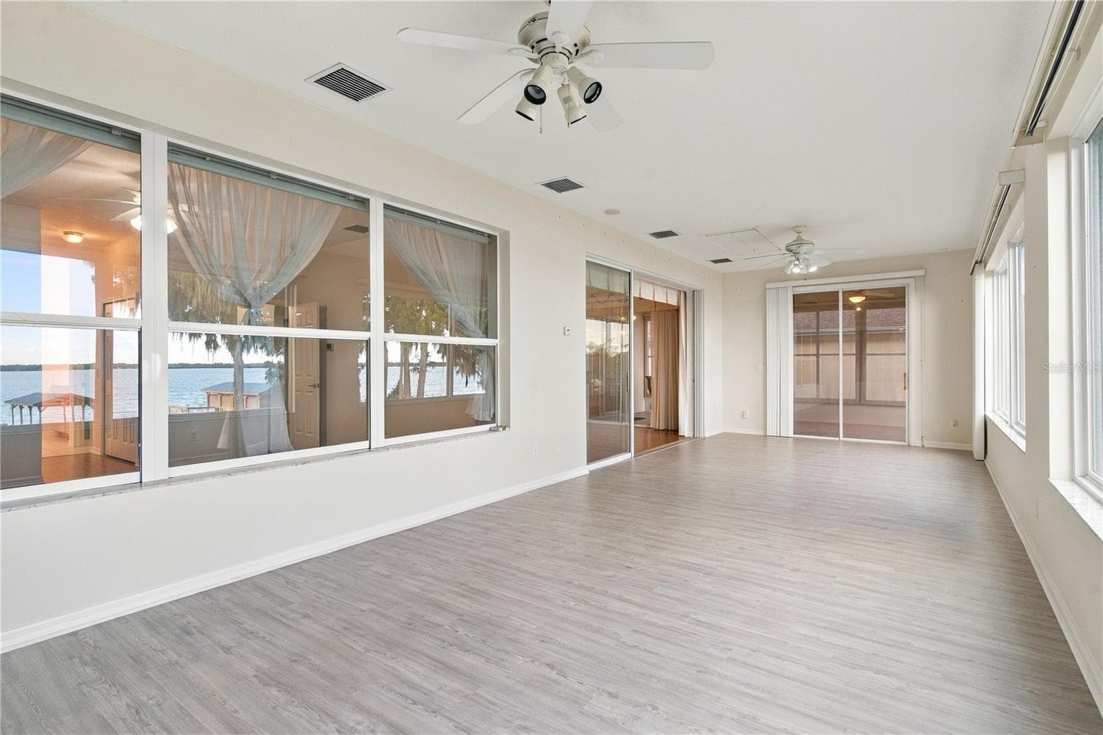 Florida room - 6274 SAILBOAT AVE, TAVARES