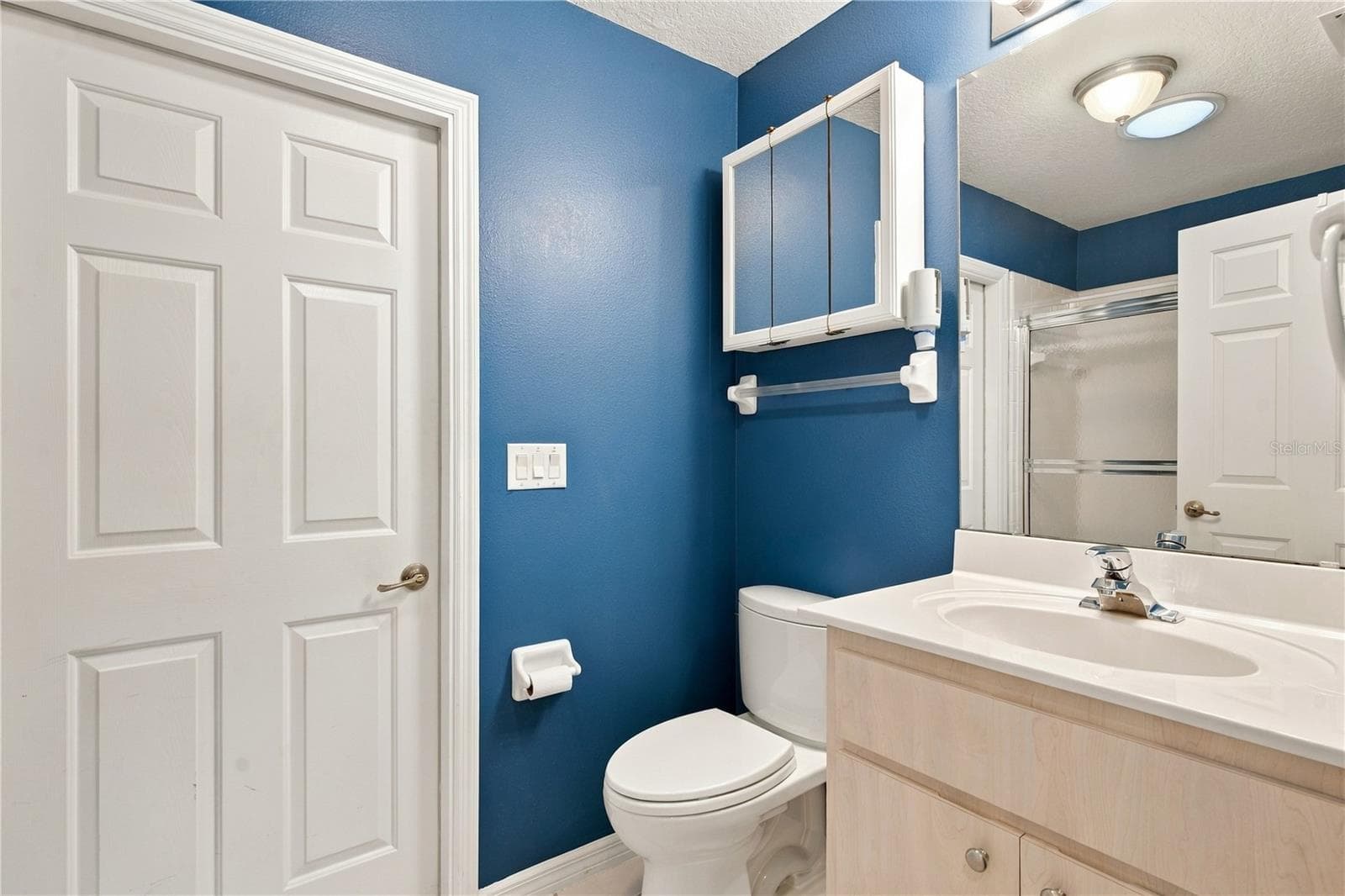 Guest bathroom - 6274 SAILBOAT AVE, TAVARES