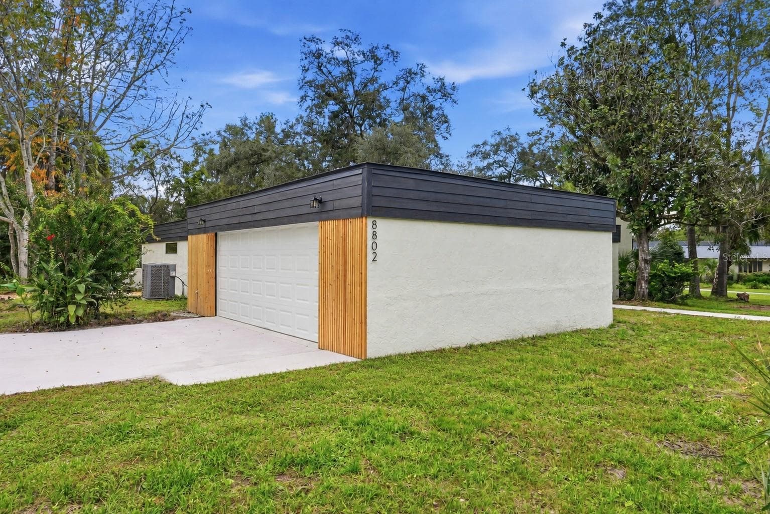 8802 NW 6TH PL
