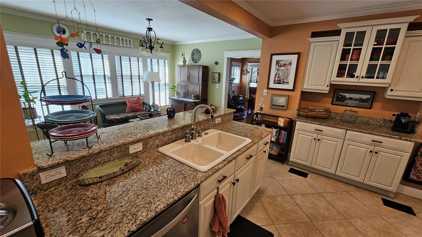 Kitchen and Sitting Nook in background - 821 N EOLA DR, ORLANDO