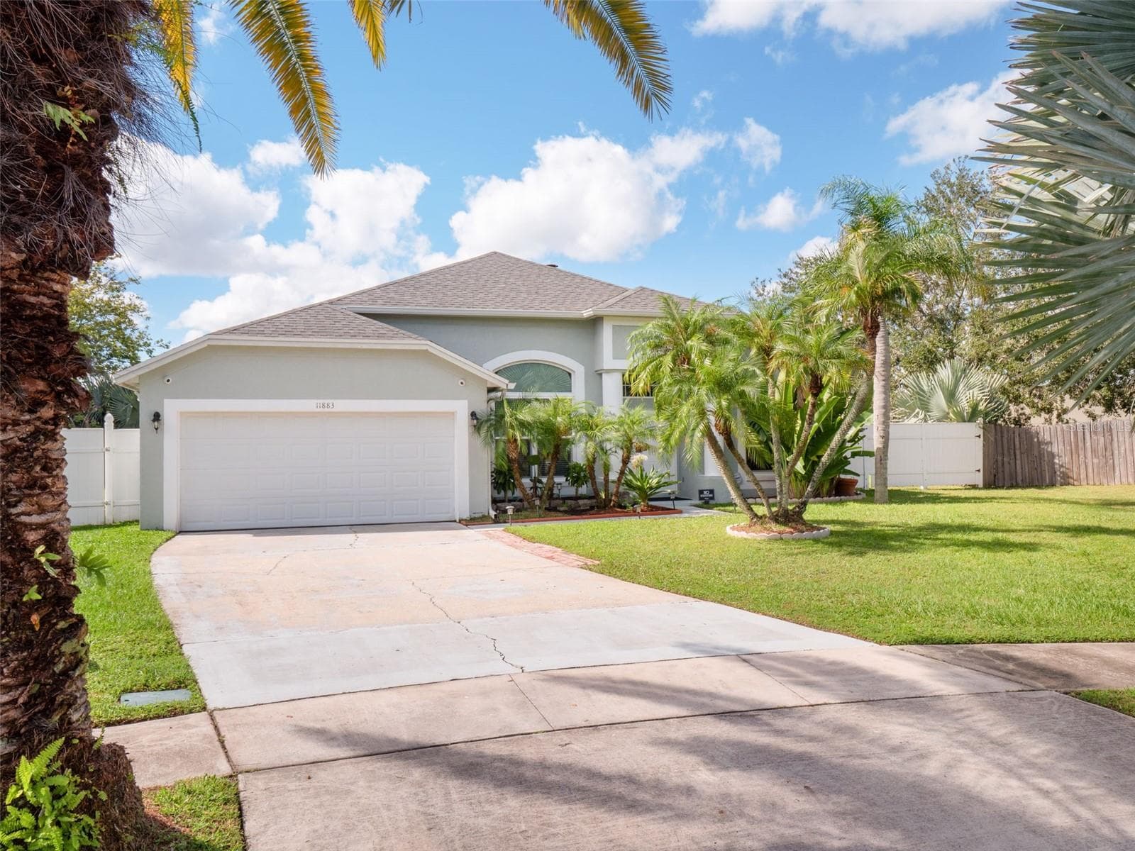 Single Family Residence at 11883 HARTFORDSHIRE WAY, ORLANDO, photo 2 of 51