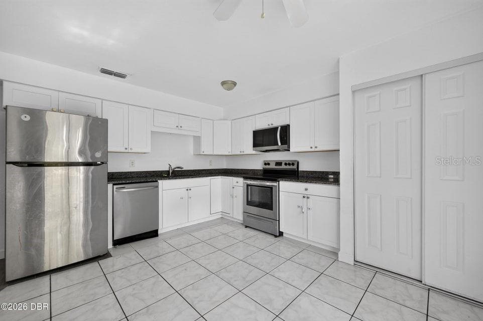 Kitchen - 907 BOULDER DR, SOUTH DAYTONA