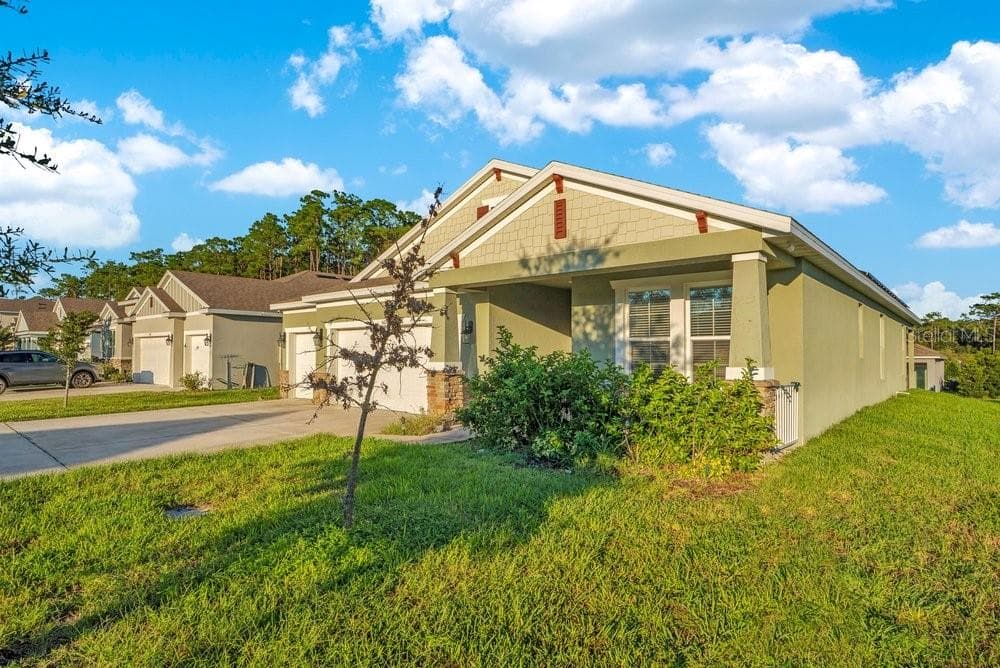 Single Family Residence at 560 SHAELYN PL, DELAND, photo 2 of 41