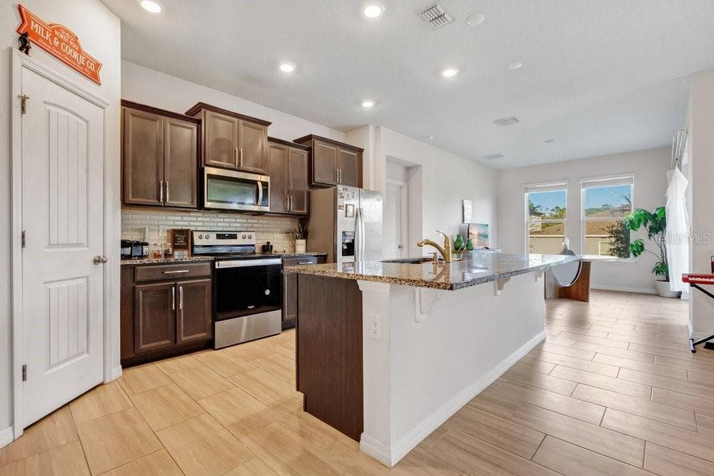 Single Family Residence at 560 SHAELYN PL, DELAND, photo 9 of 41