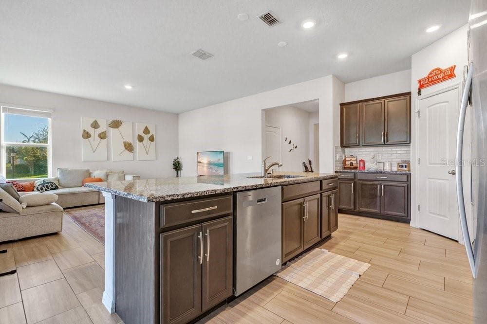 Single Family Residence at 560 SHAELYN PL, DELAND, photo 11 of 41
