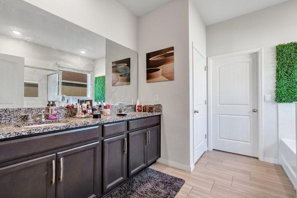 Single Family Residence at 560 SHAELYN PL, DELAND, photo 17 of 41