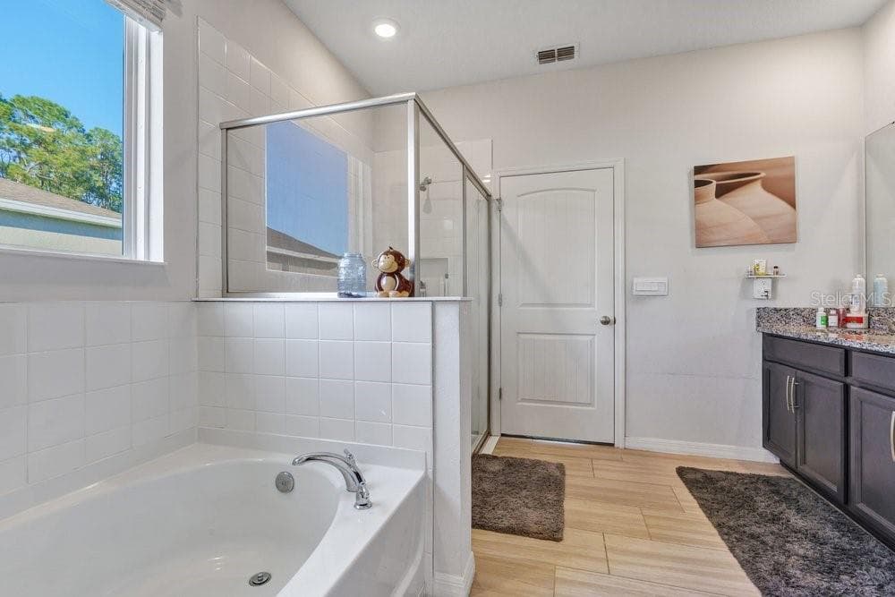 Single Family Residence at 560 SHAELYN PL, DELAND, photo 18 of 41