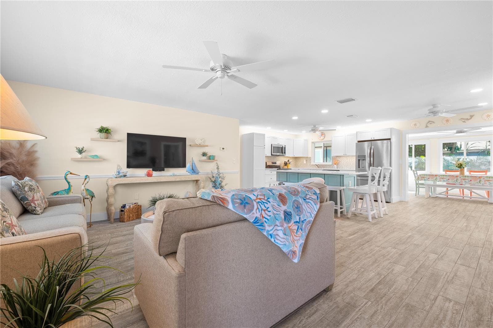 Single Family Residence at 929 SANTA MONICA DR, DUNEDIN, photo 9 of 36