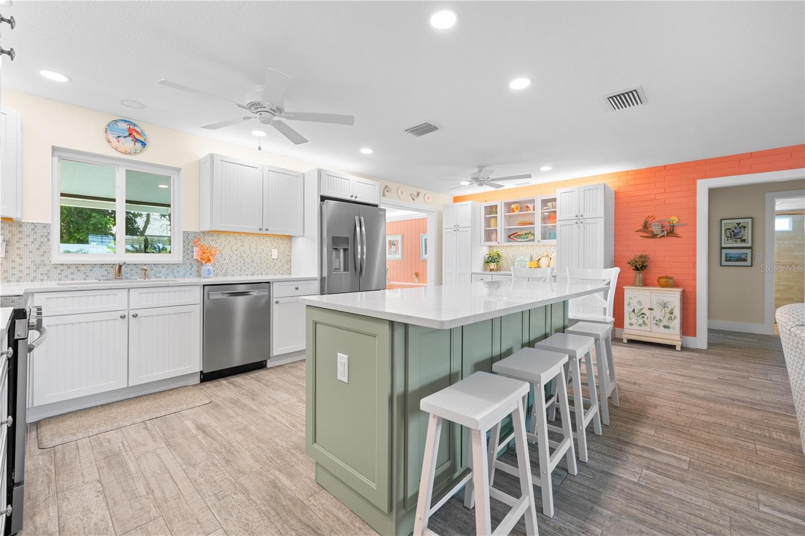 Kitchen. - 929 SANTA MONICA DR, DUNEDIN