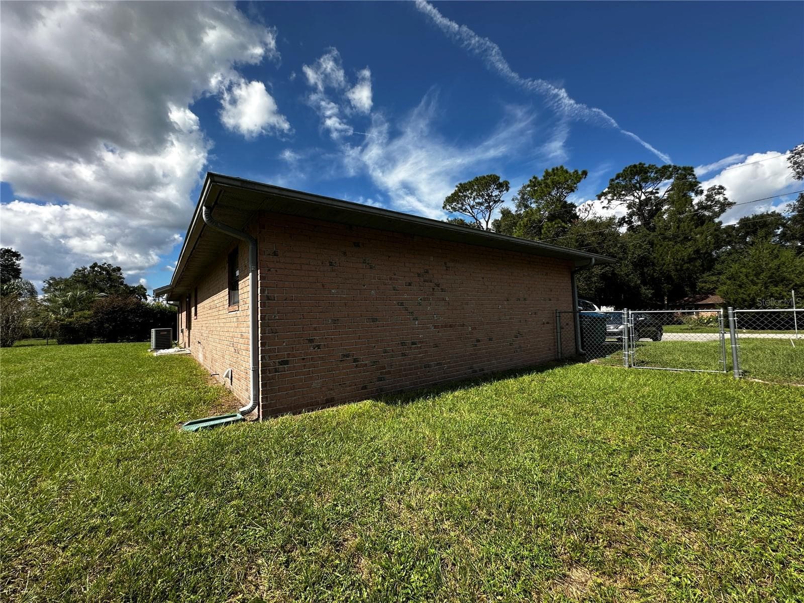 Single Family Residence at 26719 NW 3RD PL, NEWBERRY, photo 5 of 35
