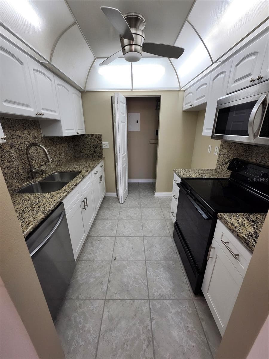 Villa at 1418 14TH CIR SE, LARGO, photo 11 of 27
