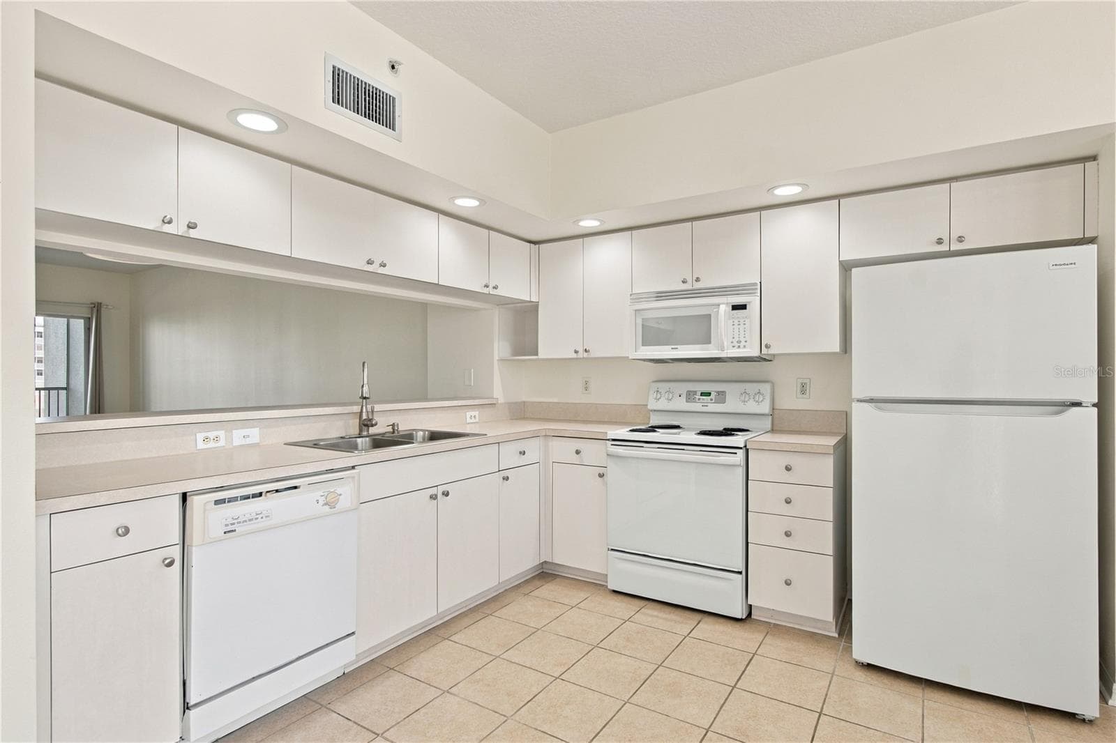 Kitchen - 1200 COUNTRY CLUB DR #3202, LARGO