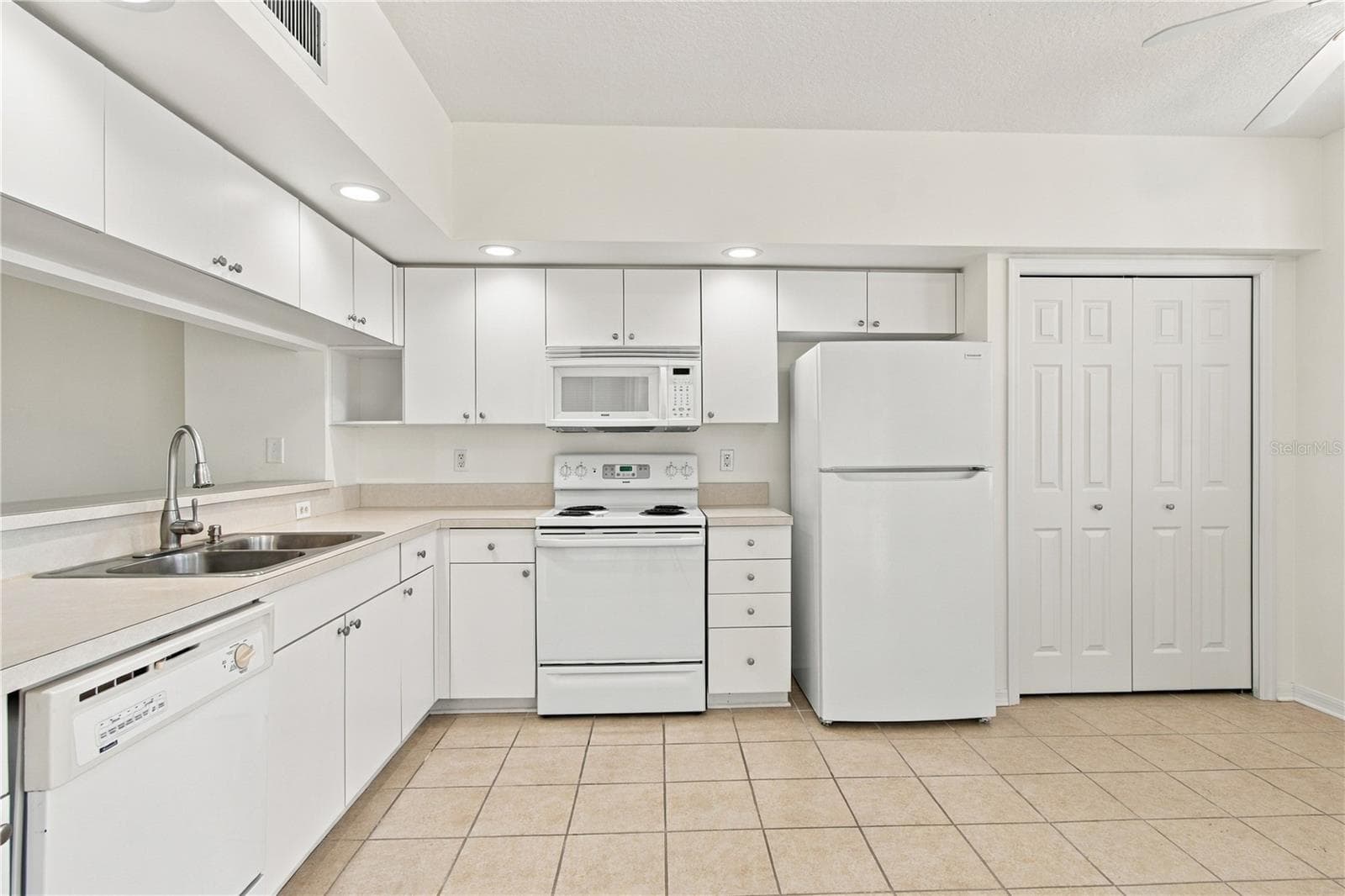 Condominium at 1200 COUNTRY CLUB DR #3202, LARGO, photo 5 of 45
