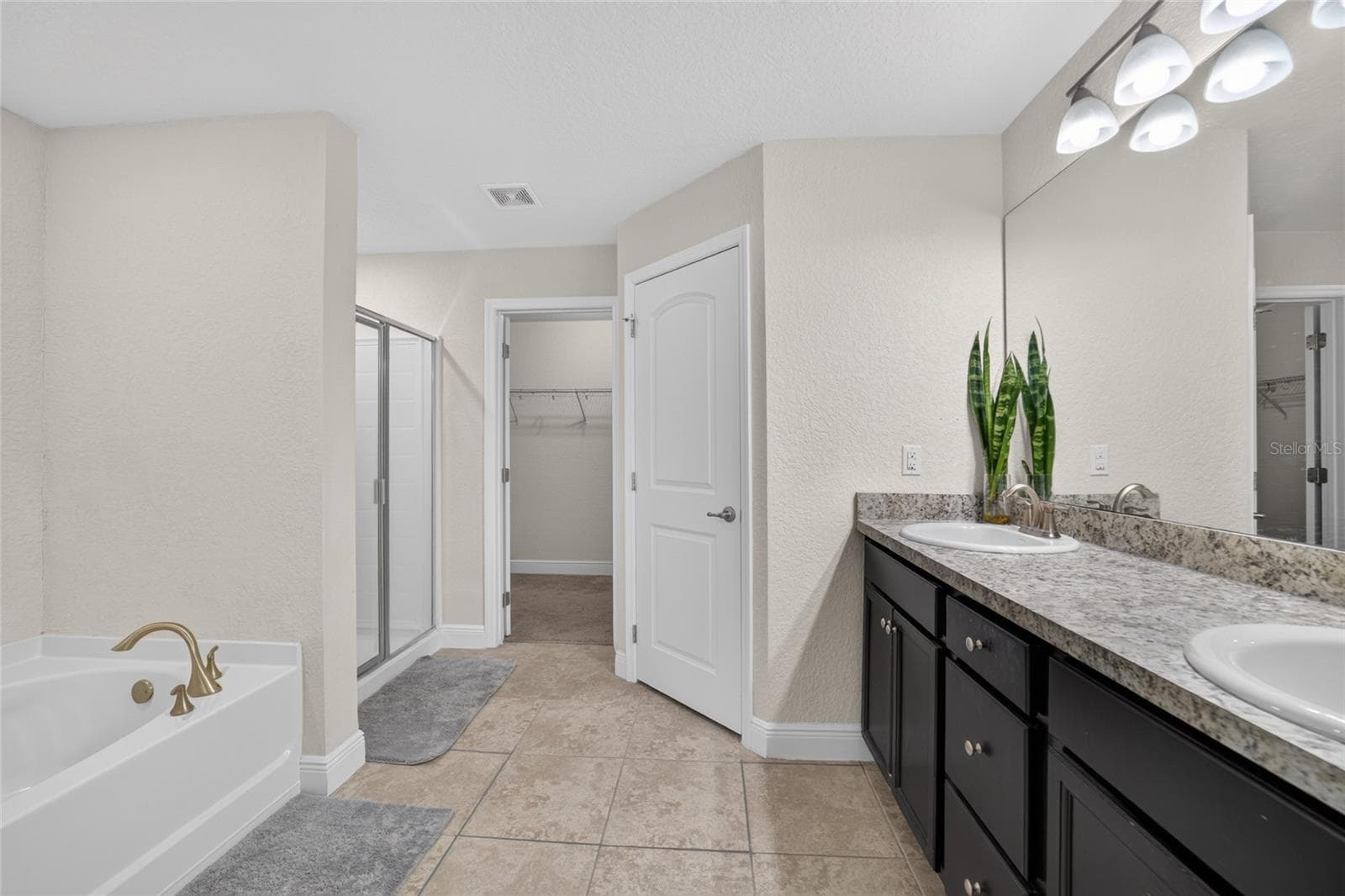 Single Family Residence at 495 W SHAKESPEARE DR, BEVERLY HILLS, photo 59 of 76