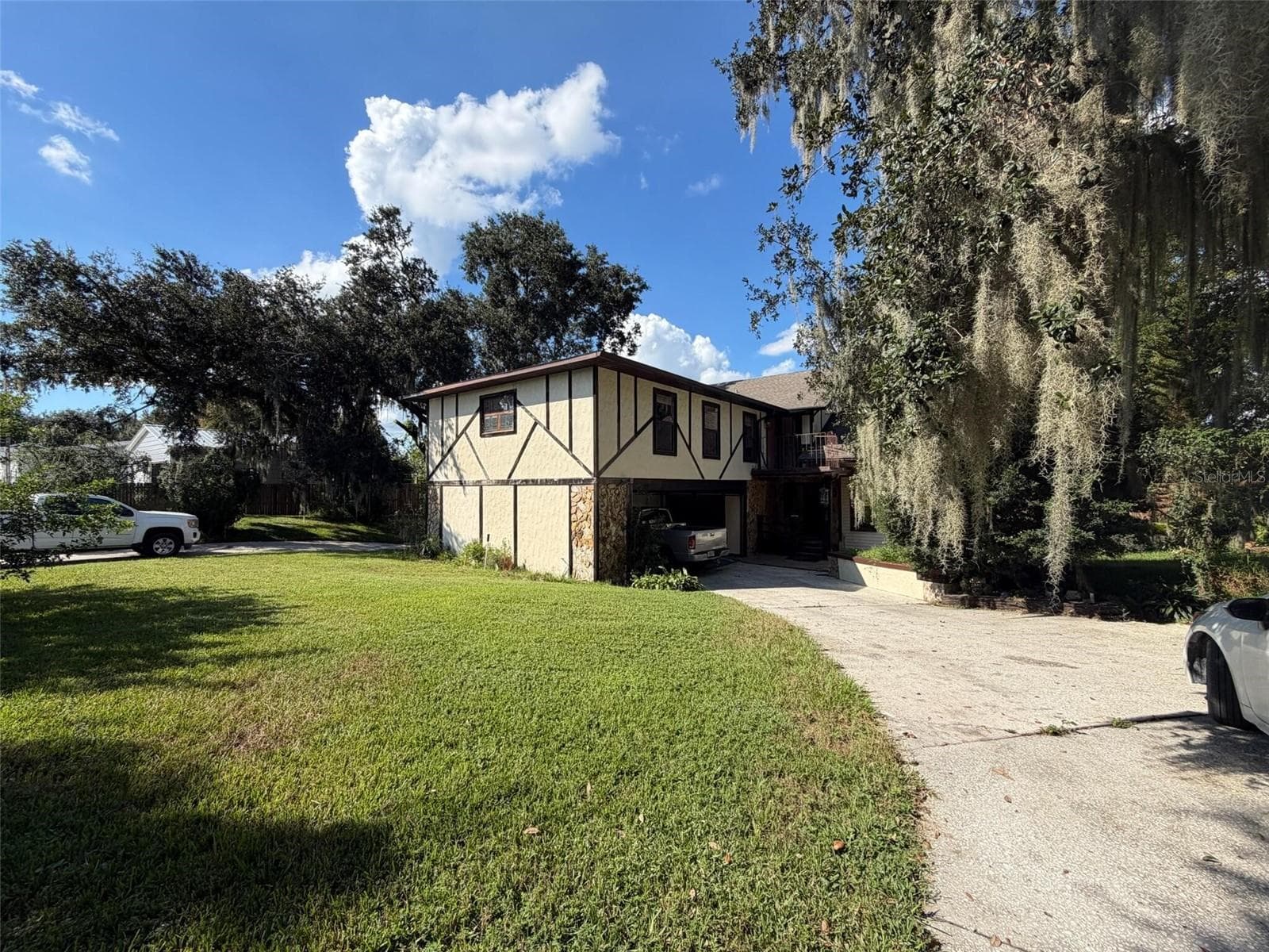 960 LAKE COVE TRL