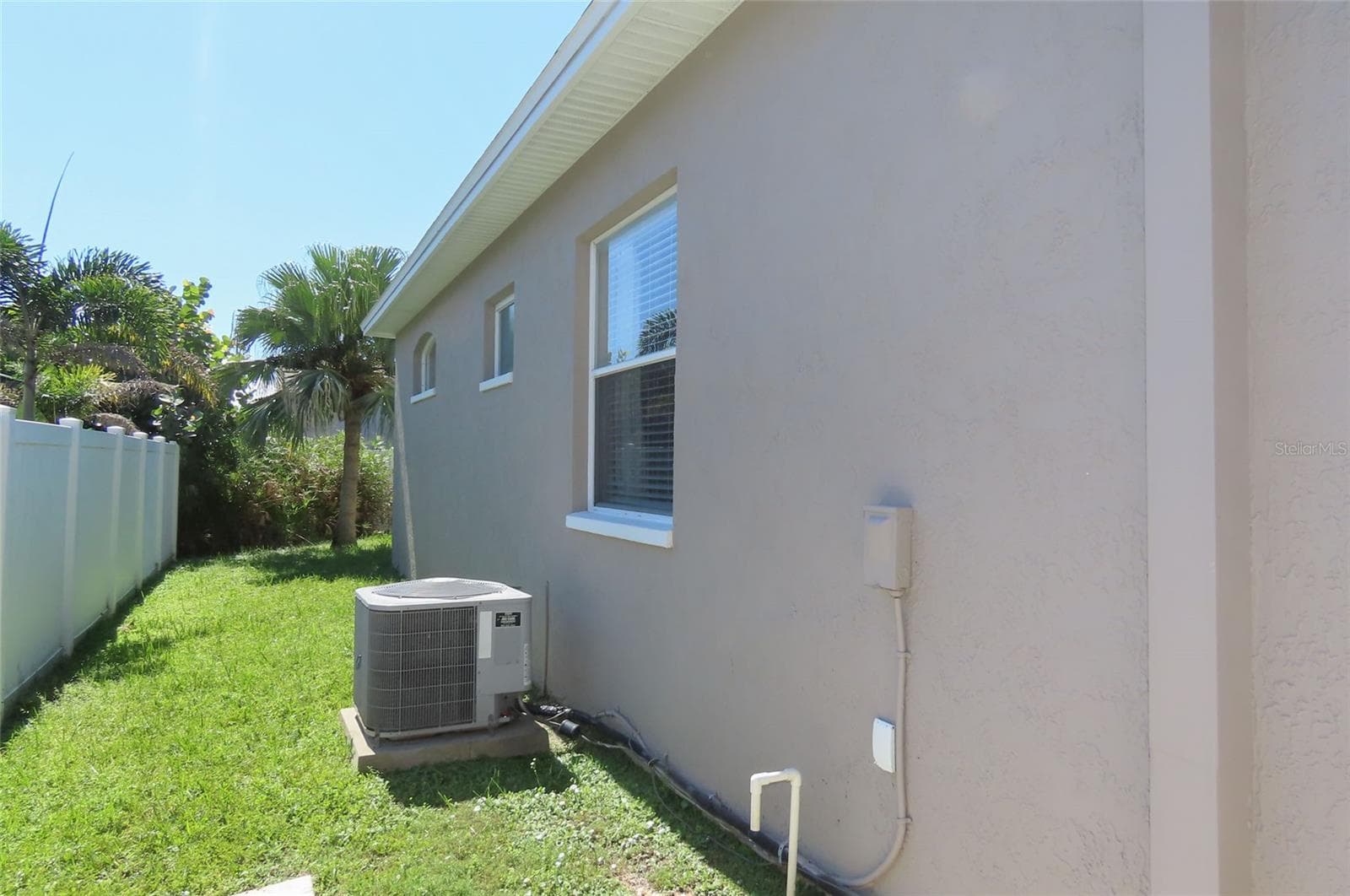 Single Family Residence at 1801 MAPLELEAF BLVD, OLDSMAR, photo 8 of 67