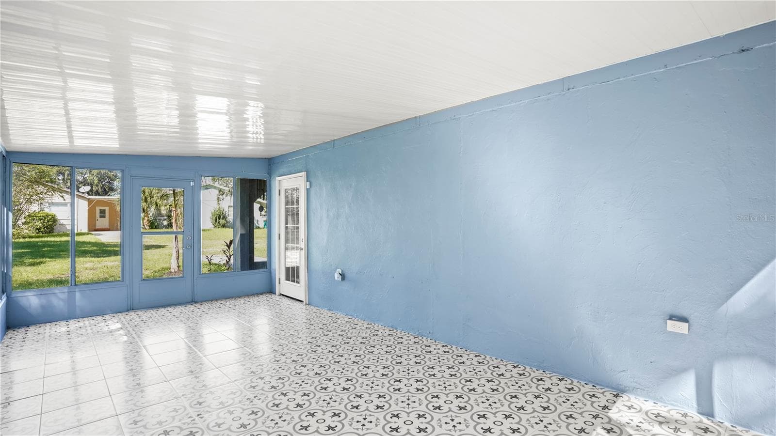 Florida Room - 1300 S DEWEY ST, EUSTIS