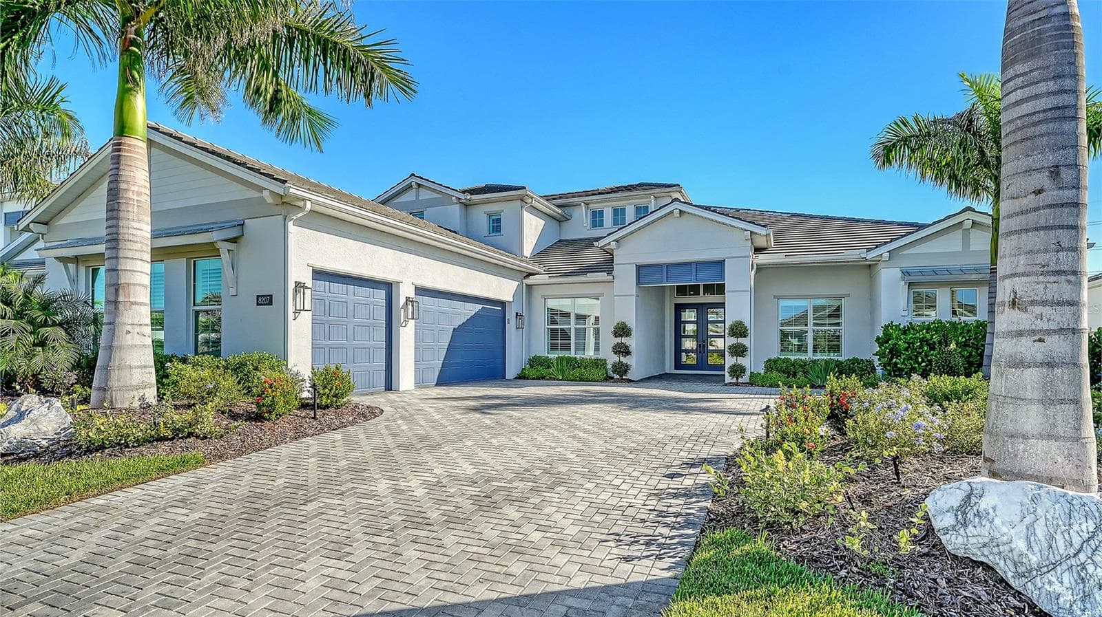 Single Family Residence at 8207 NEVIS RUN, LAKEWOOD RANCH, photo 2 of 83