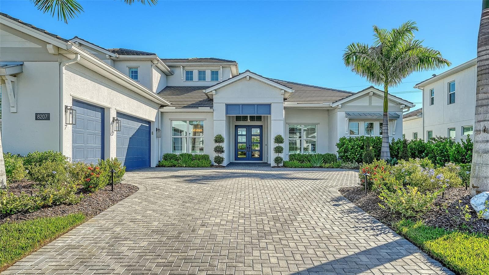 Single Family Residence at 8207 NEVIS RUN, LAKEWOOD RANCH, photo 3 of 83