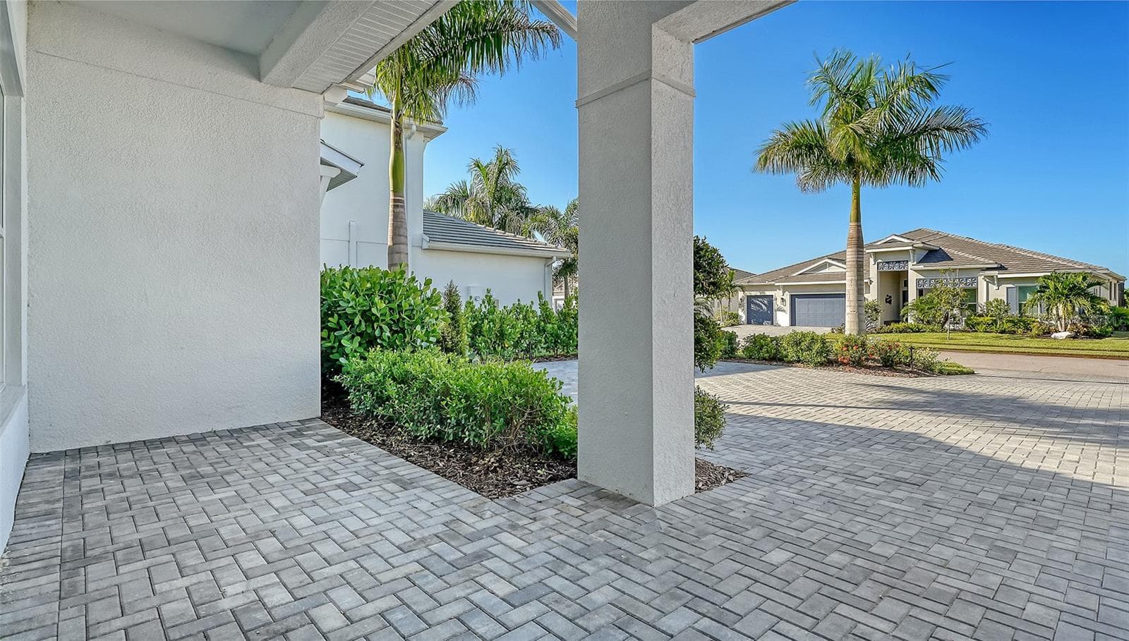 Single Family Residence at 8207 NEVIS RUN, LAKEWOOD RANCH, photo 6 of 83