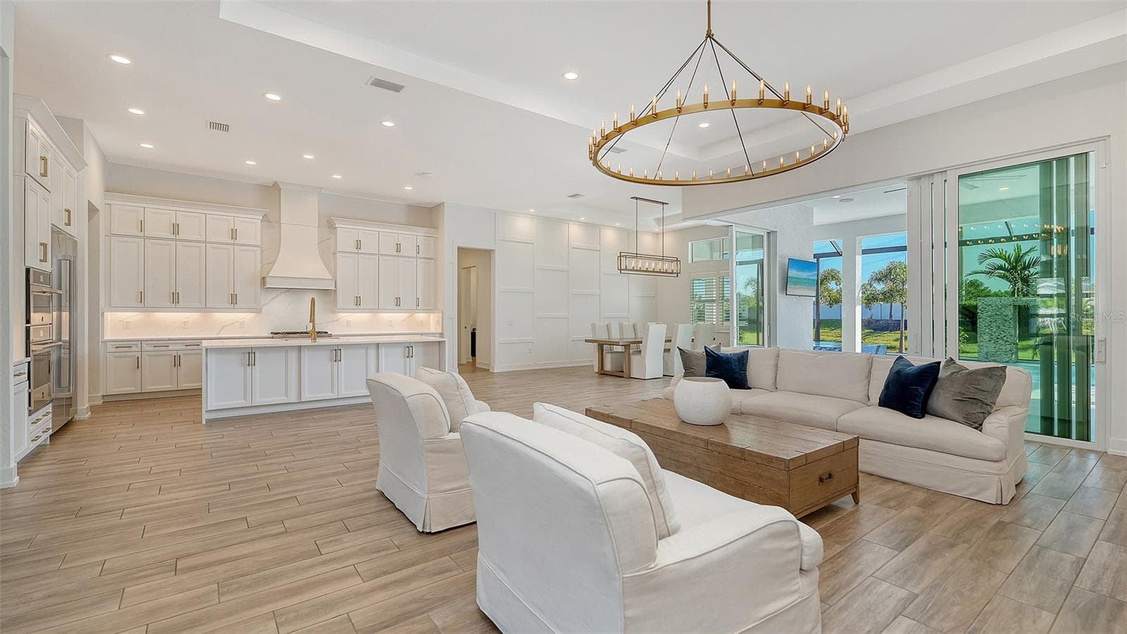 Single Family Residence at 8207 NEVIS RUN, LAKEWOOD RANCH, photo 12 of 83