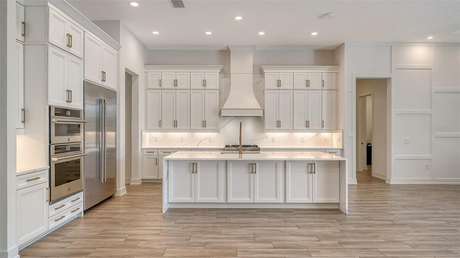 Single Family Residence at 8207 NEVIS RUN, LAKEWOOD RANCH, photo 14 of 83