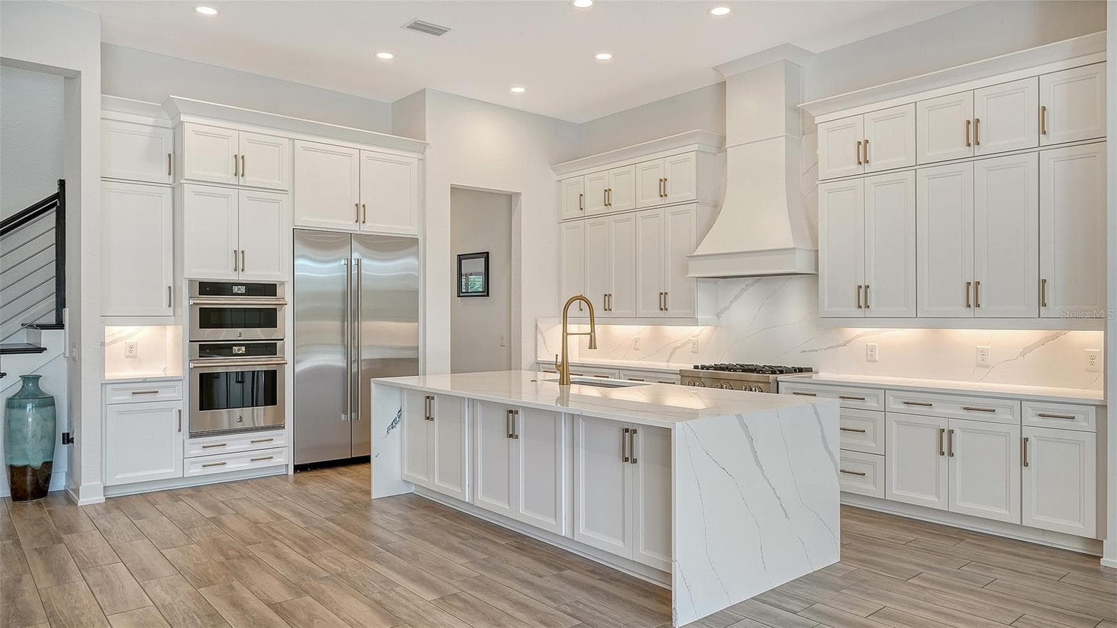 Single Family Residence at 8207 NEVIS RUN, LAKEWOOD RANCH, photo 15 of 83