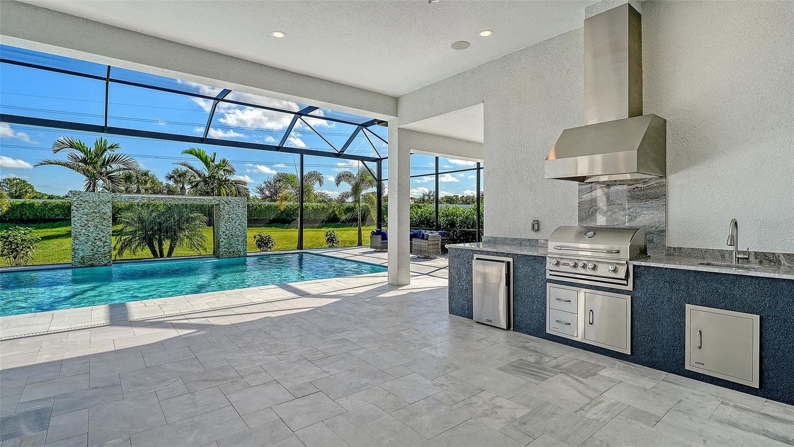Single Family Residence at 8207 NEVIS RUN, LAKEWOOD RANCH, photo 20 of 83