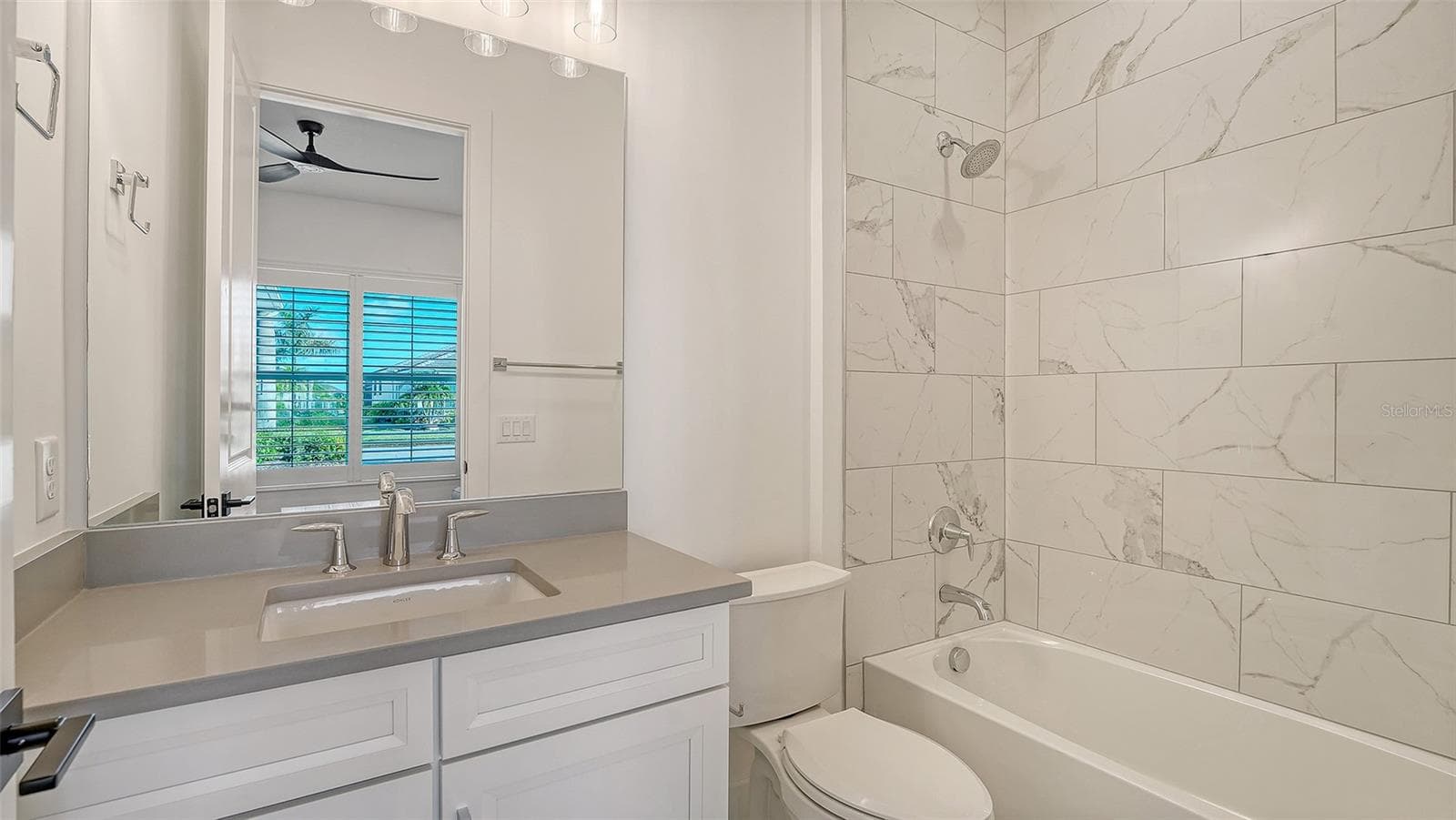 Single Family Residence at 8207 NEVIS RUN, LAKEWOOD RANCH, photo 38 of 83