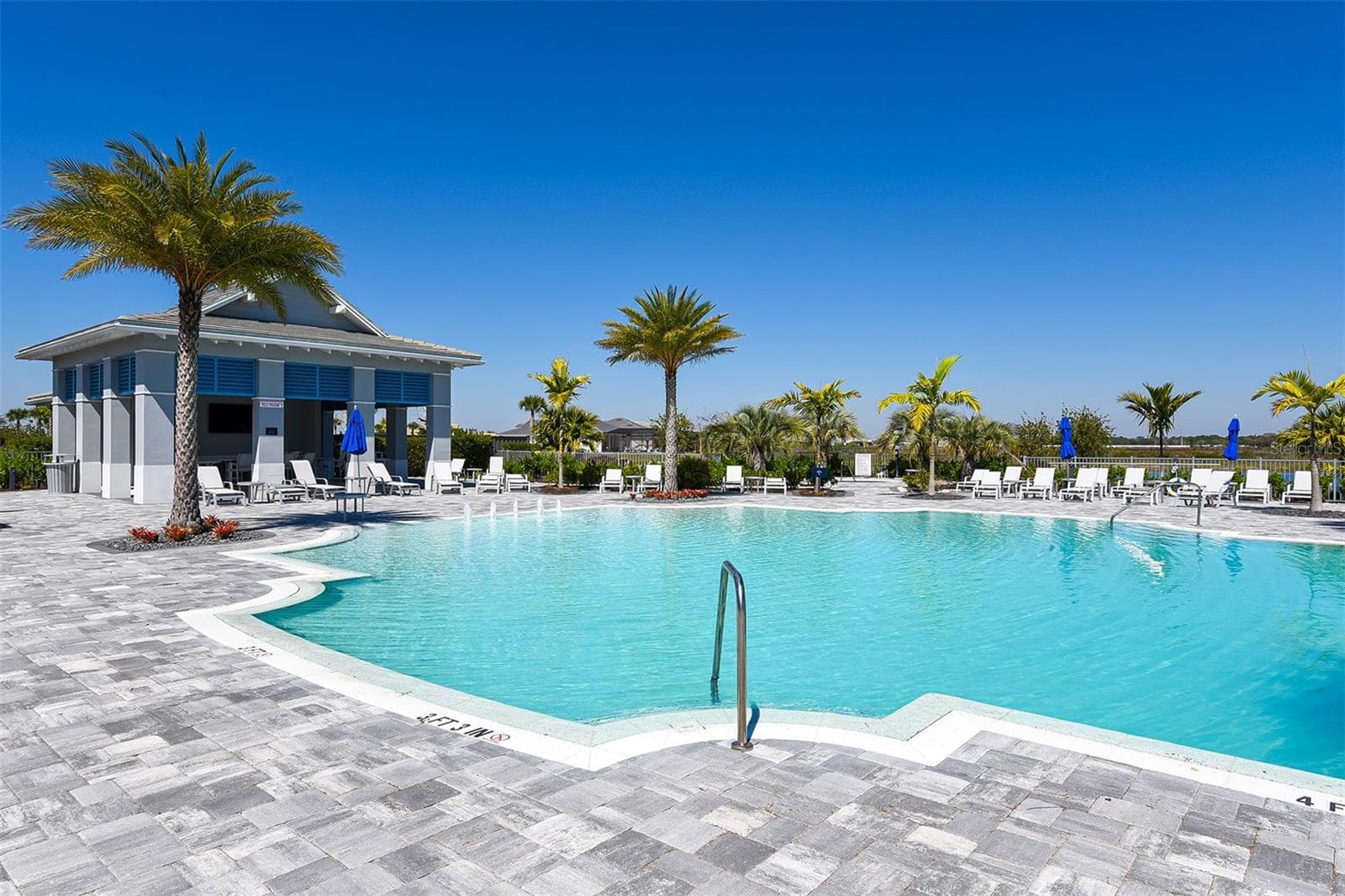 Single Family Residence at 8207 NEVIS RUN, LAKEWOOD RANCH, photo 63 of 83
