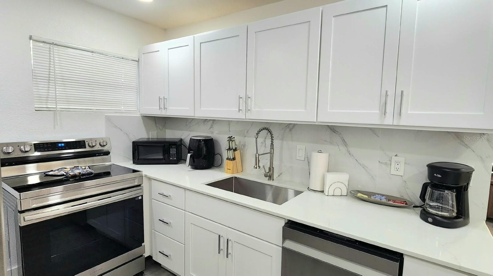 Single Family Residence at 7338 NEW YORK AVE, HUDSON, photo 8 of 23