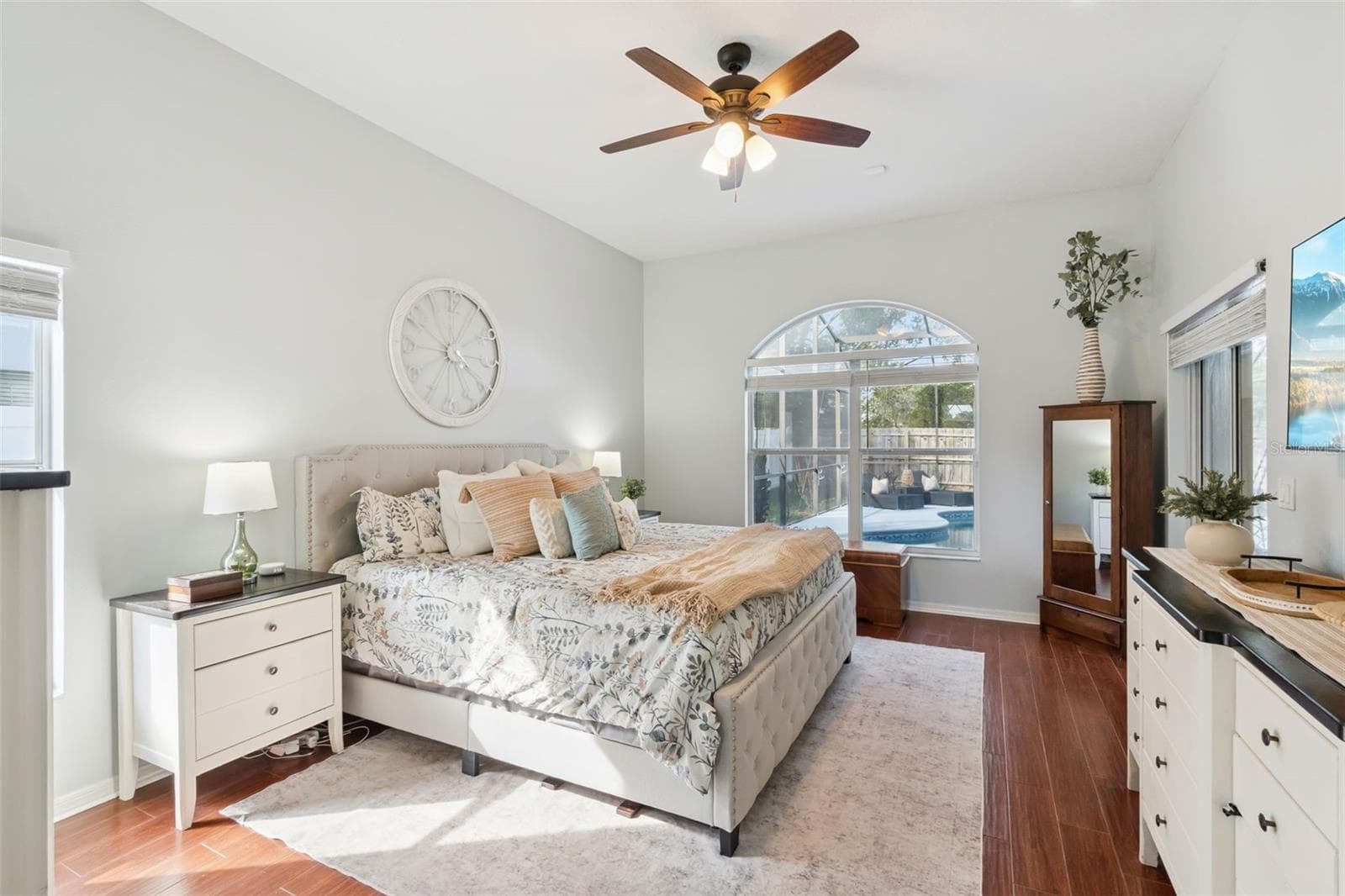 Primary Bedroom with sliding glass door to Pool Lanai - 2201 WESTBOURNE DR, OVIEDO