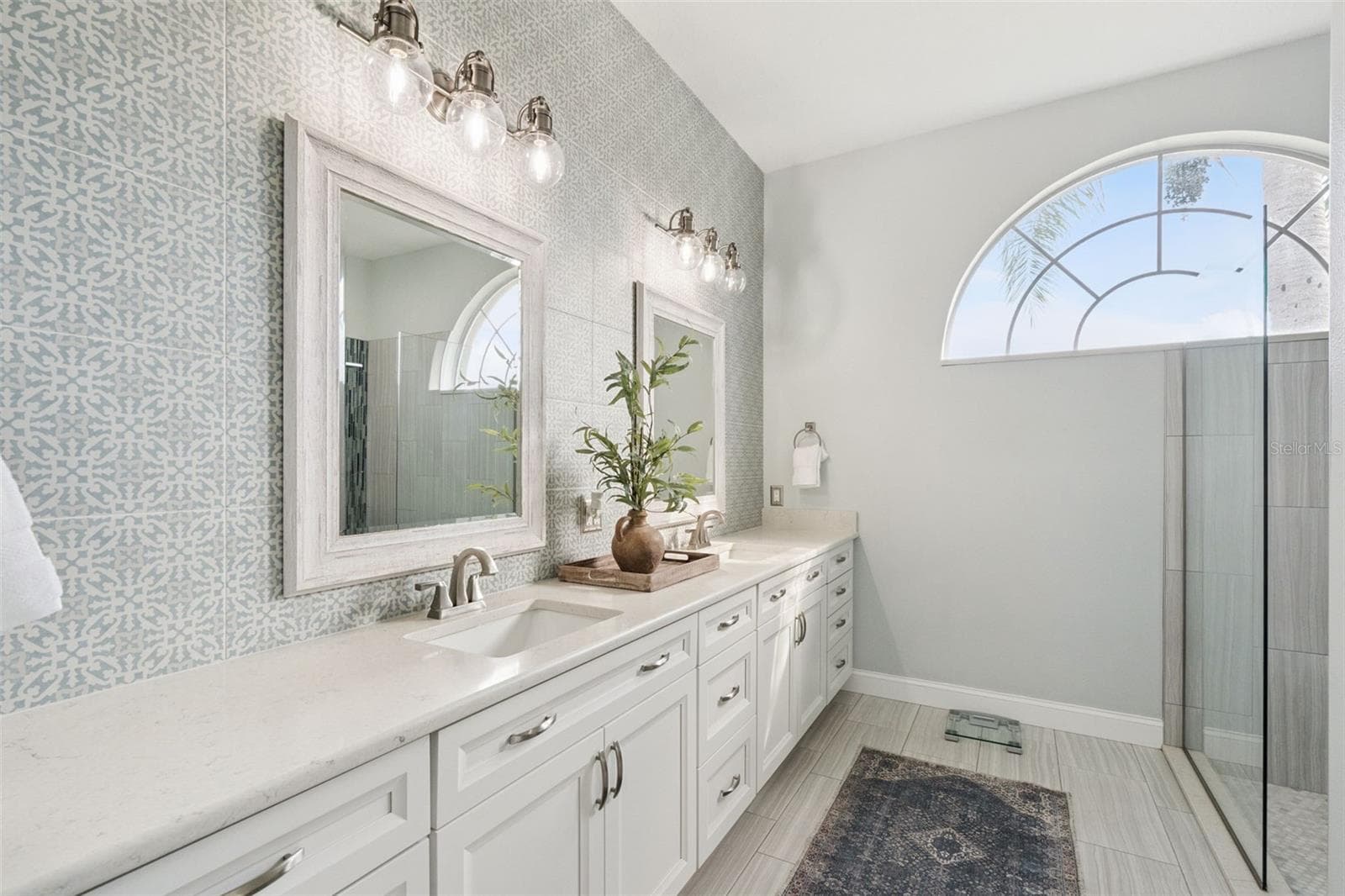 Primary Bathroom with Dual Sinks and Separate Water Closet - 2201 WESTBOURNE DR, OVIEDO