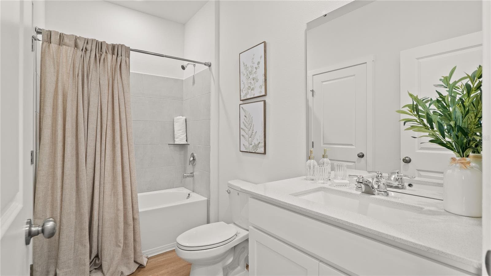 Single Family Residence at 4942 WALTHAM FOREST DR, DAVENPORT, photo 8 of 21