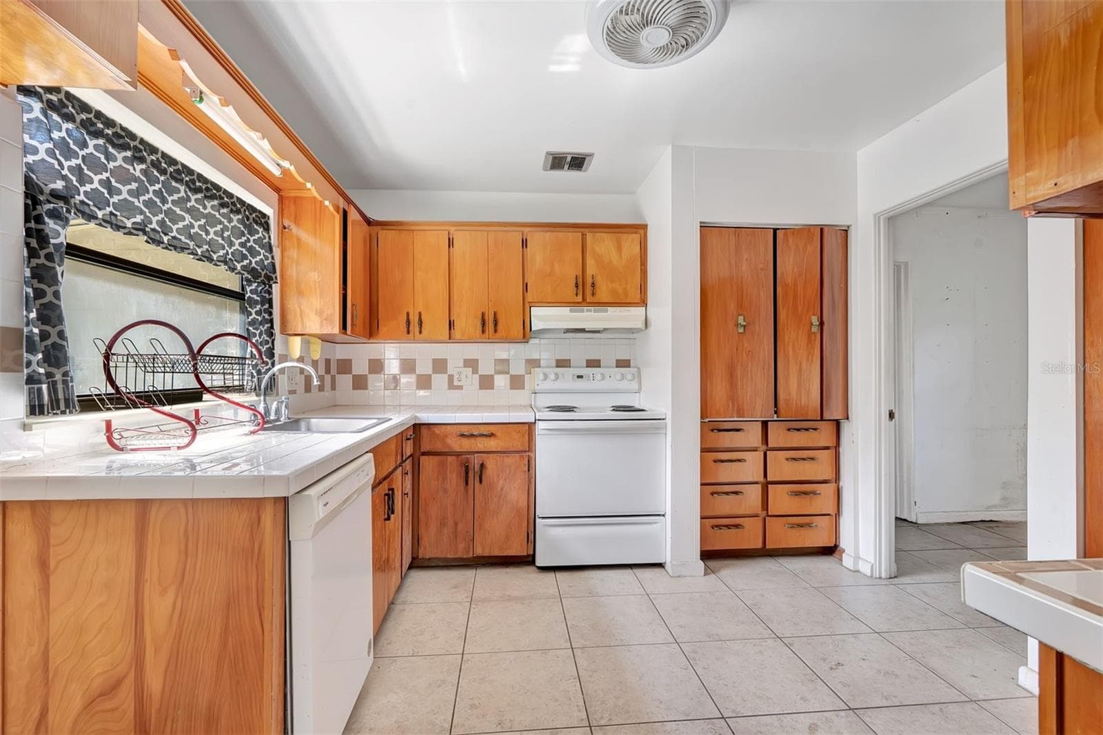 Single Family Residence at 4800 BEACH BLVD, ORLANDO, photo 13 of 34