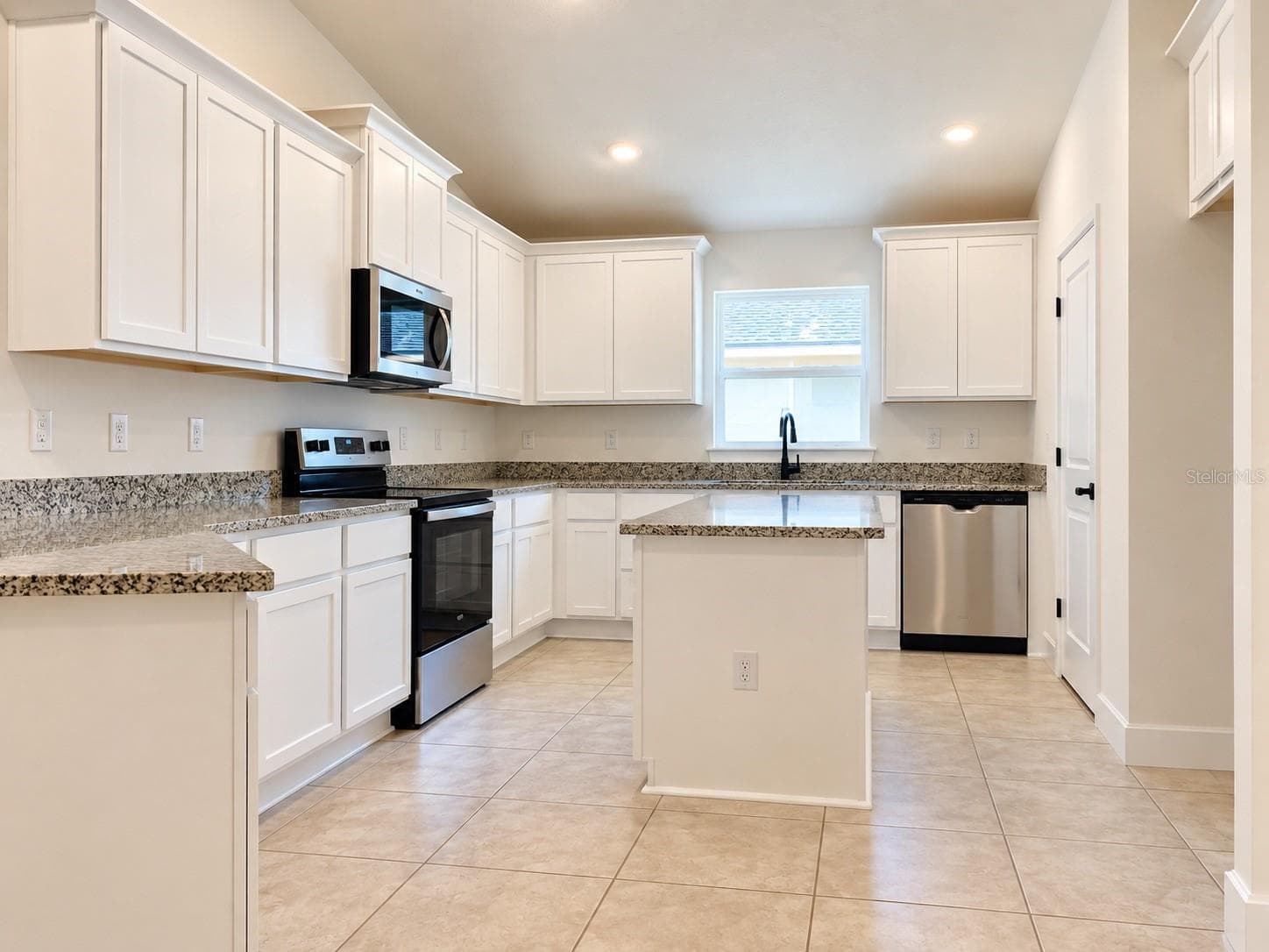Single Family Residence at 7702 BENT TREE LOOP, ST CLOUD, photo 3 of 18