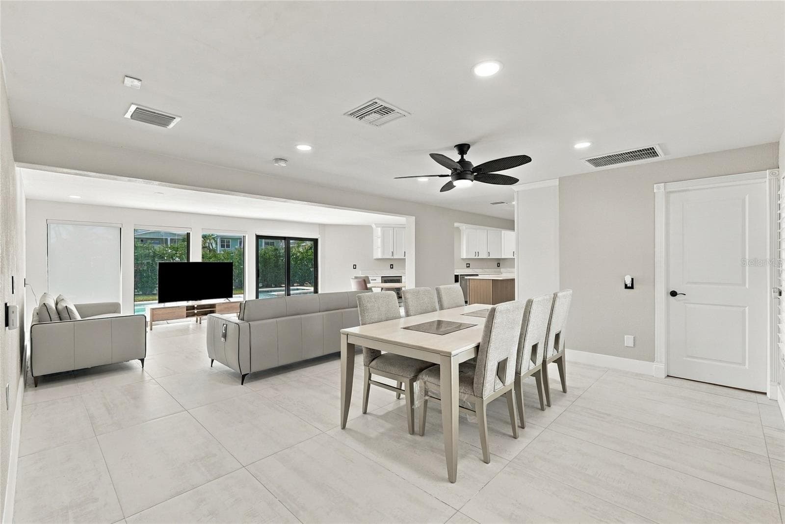 Single Family Residence at 556 JOHNS PASS AVE, MADEIRA BEACH, photo 17 of 44