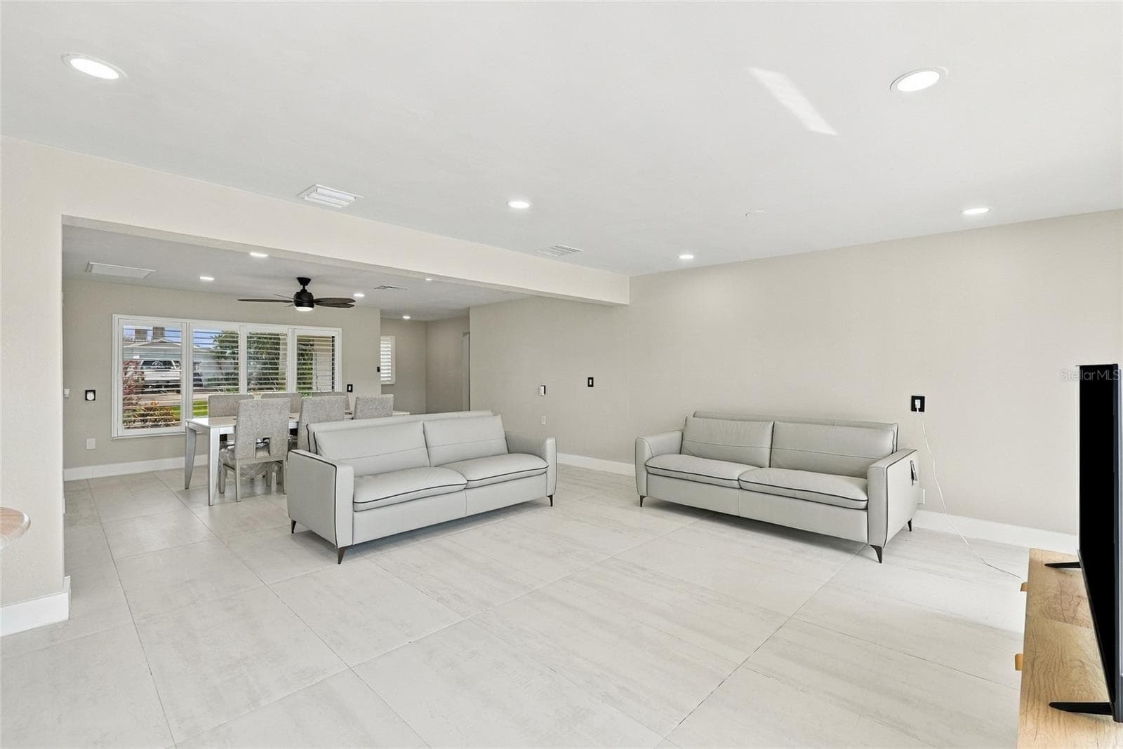 Single Family Residence at 556 JOHNS PASS AVE, MADEIRA BEACH, photo 21 of 44